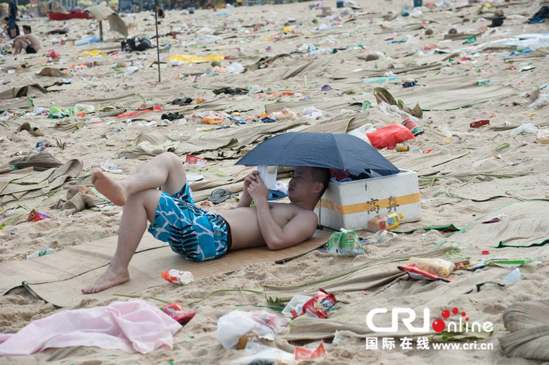 Illustration for article titled 363 tons of trash makes this beach the dirtiest in the world